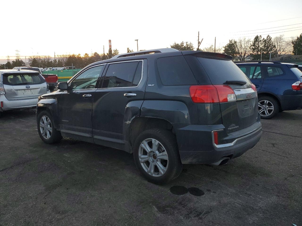 2017 GMC TERRAIN SLT photo 2