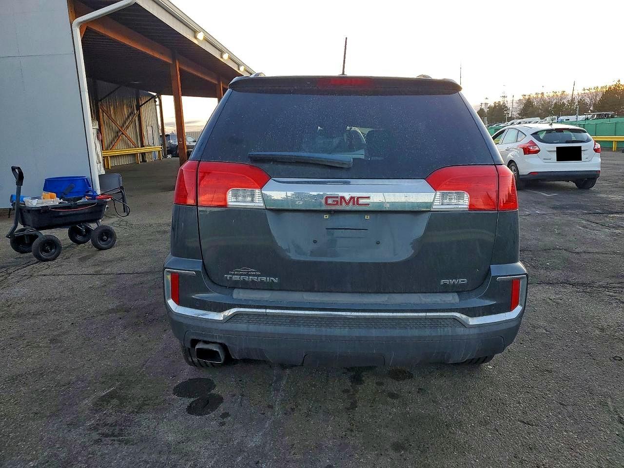 2017 GMC TERRAIN SLT photo 6