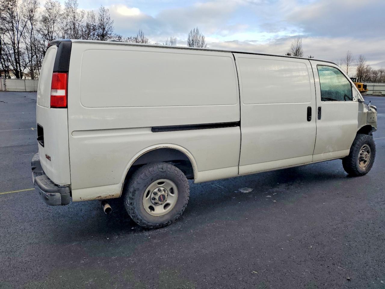2022 GMC SAVANA G2500 DELIVERY VAN photo 3
