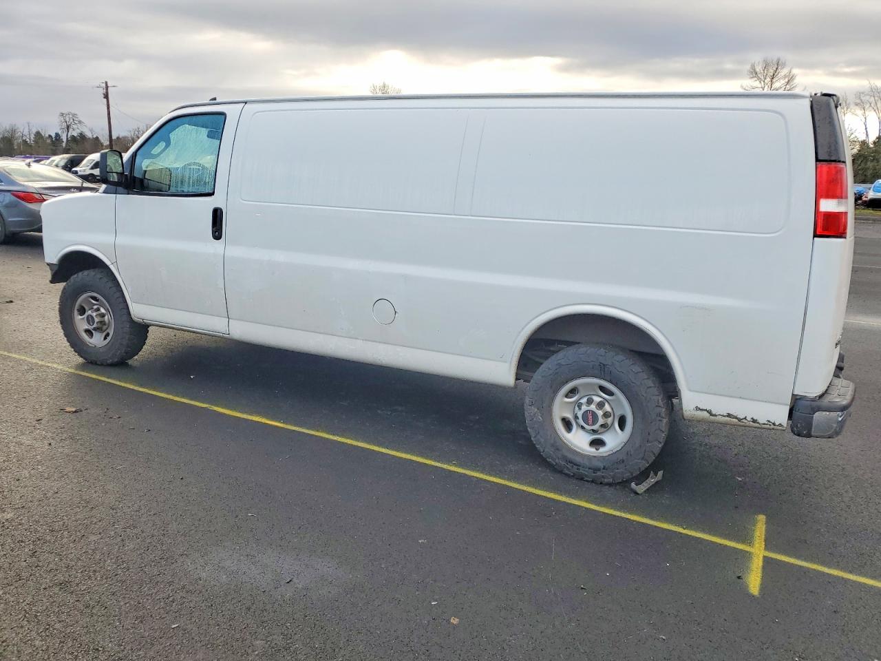 2022 GMC SAVANA G2500 DELIVERY VAN photo 2