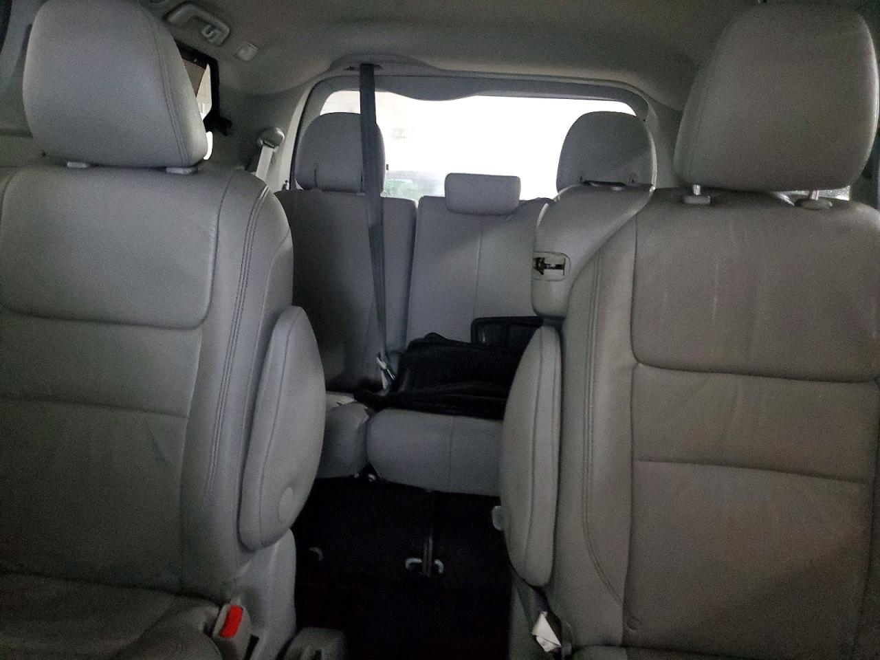 2016 TOYOTA SIENNA XLE photo 19