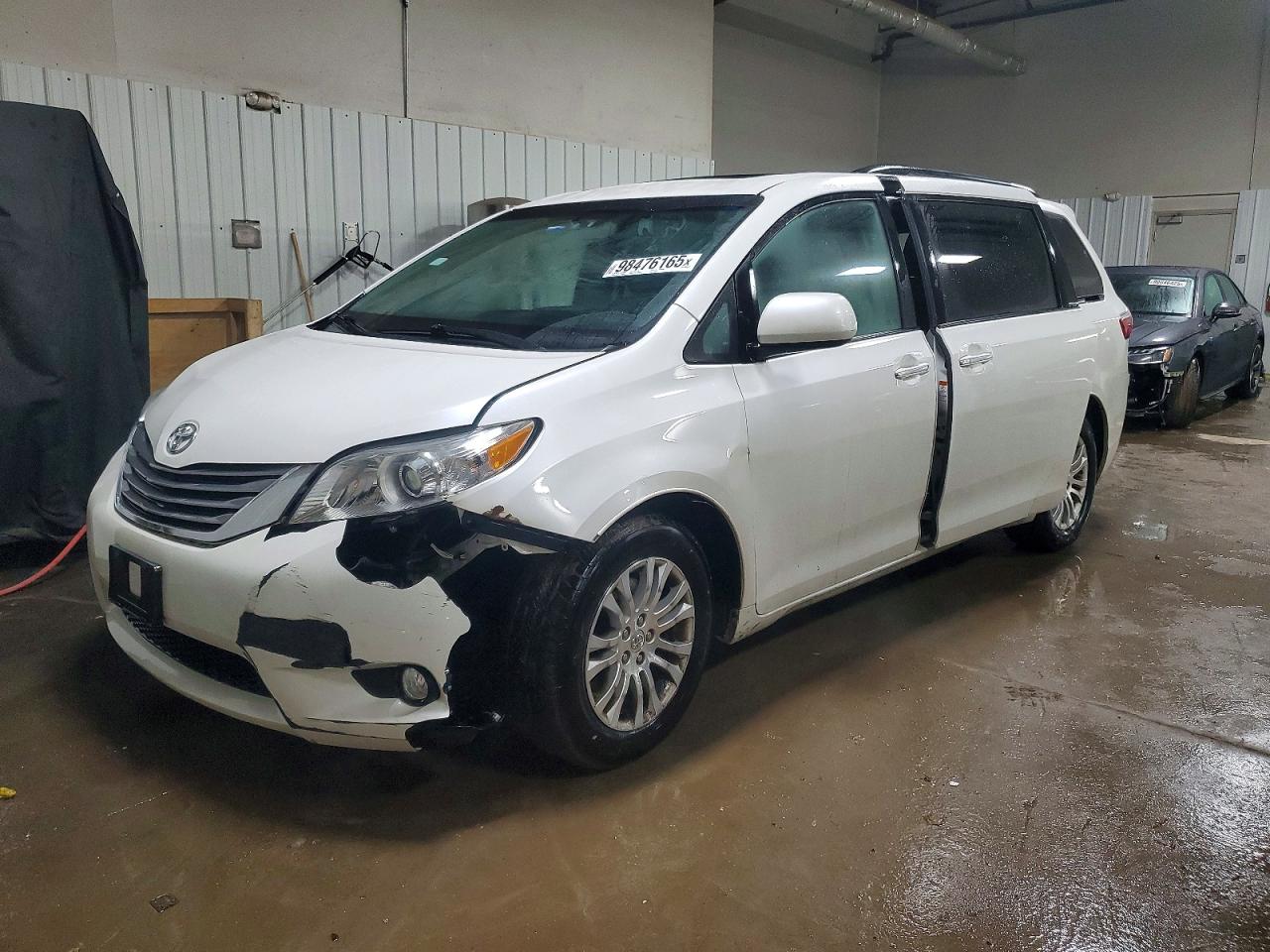 2016 TOYOTA SIENNA
