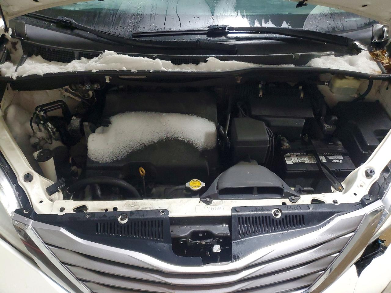2016 TOYOTA SIENNA XLE photo 23