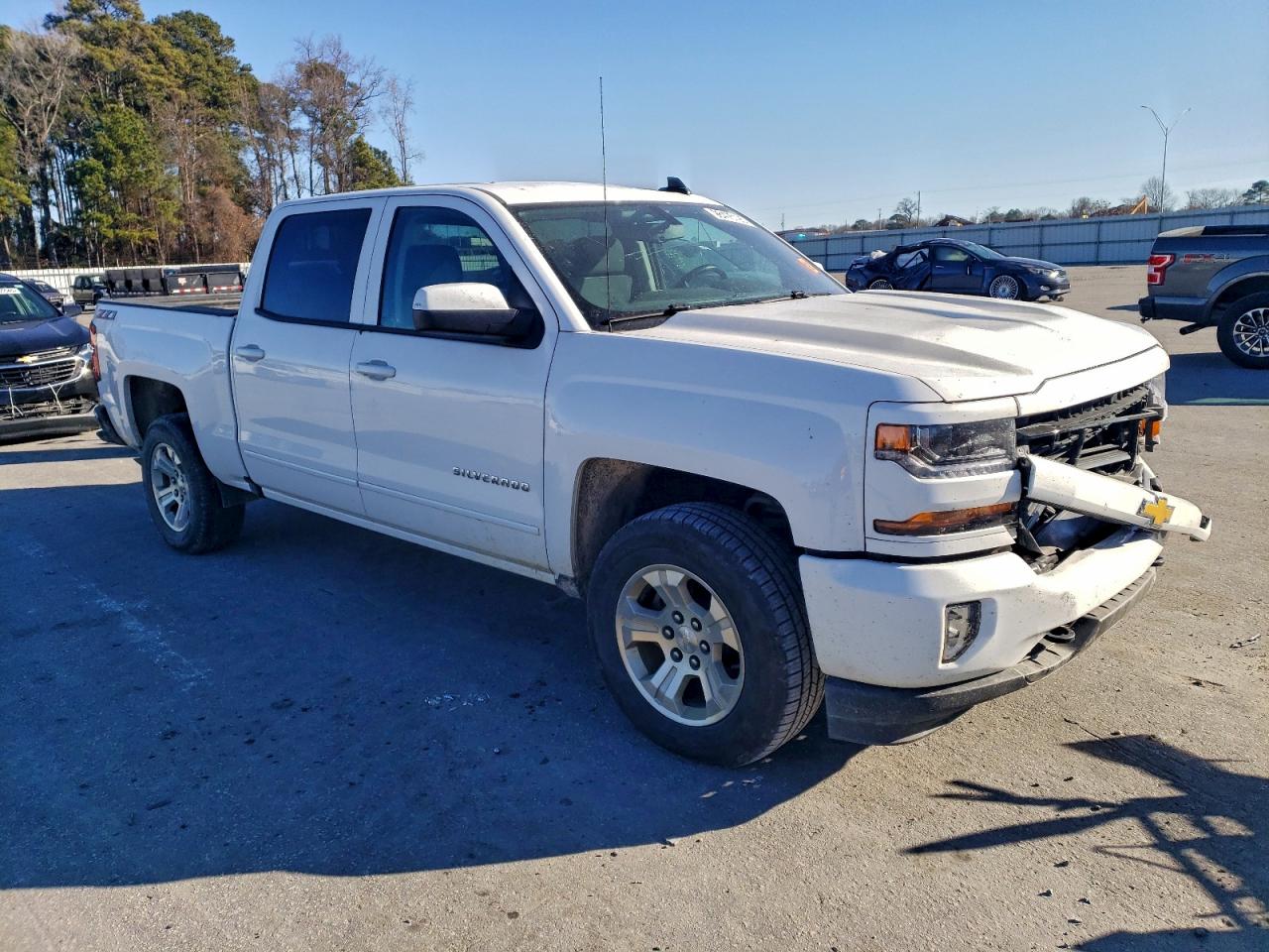 2018 CHEVROLET SILVERADO K1500 LT photo 4
