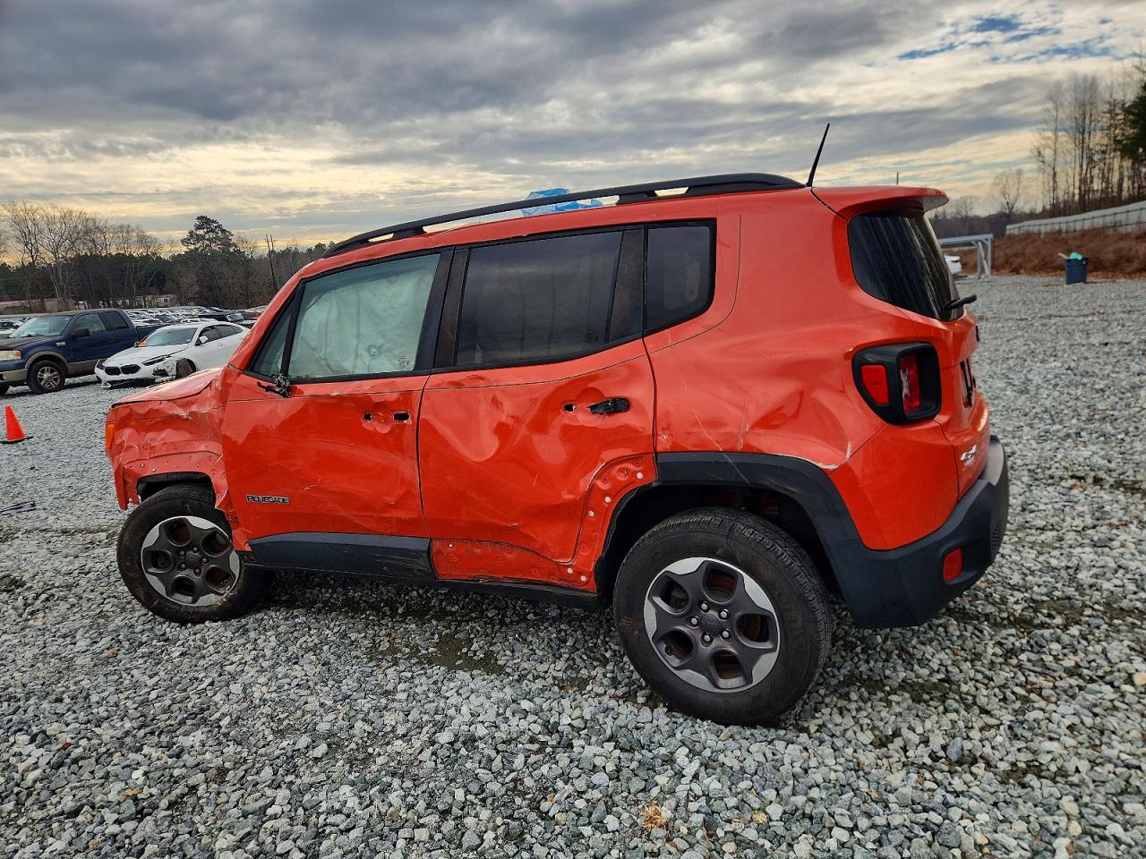 2017 JEEP RENEGADE SPORT photo 2