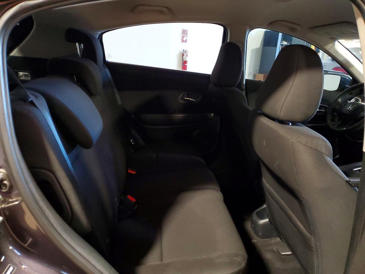 2016 HONDA HR-V LX photo 11