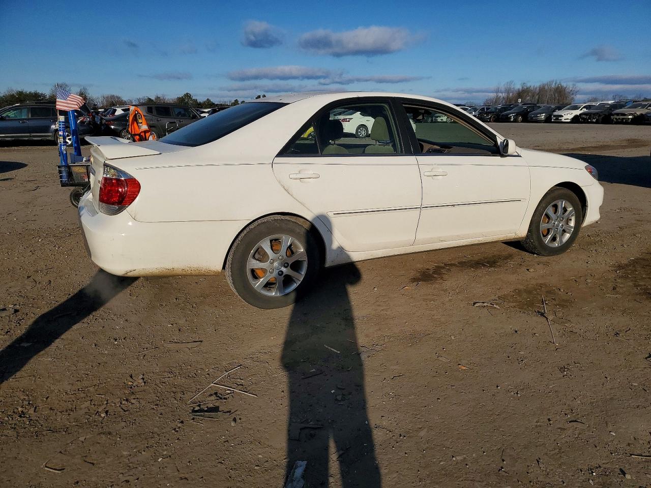2005 TOYOTA CAMRY LE photo 3