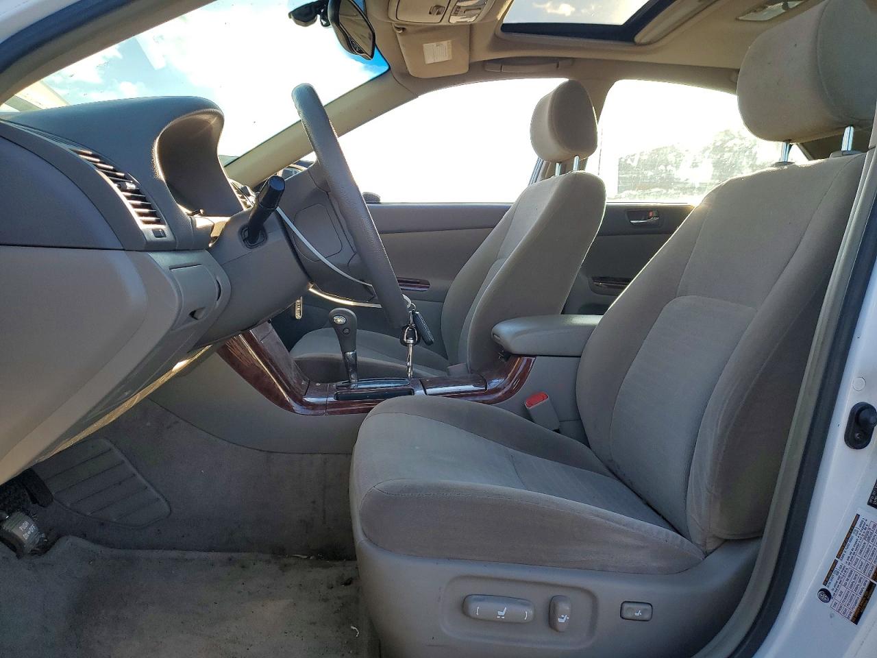2005 TOYOTA CAMRY LE photo 7