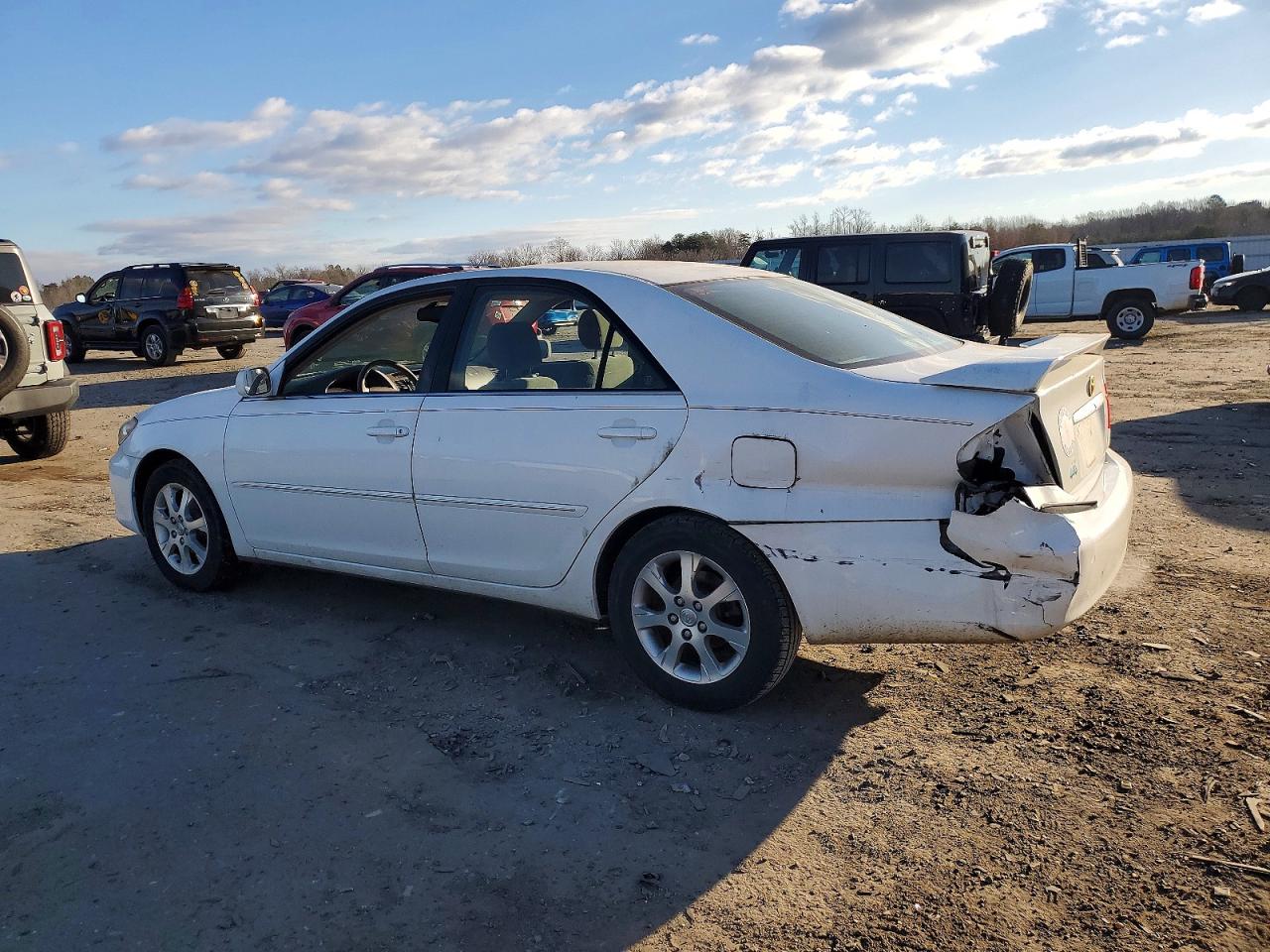 2005 TOYOTA CAMRY LE photo 2