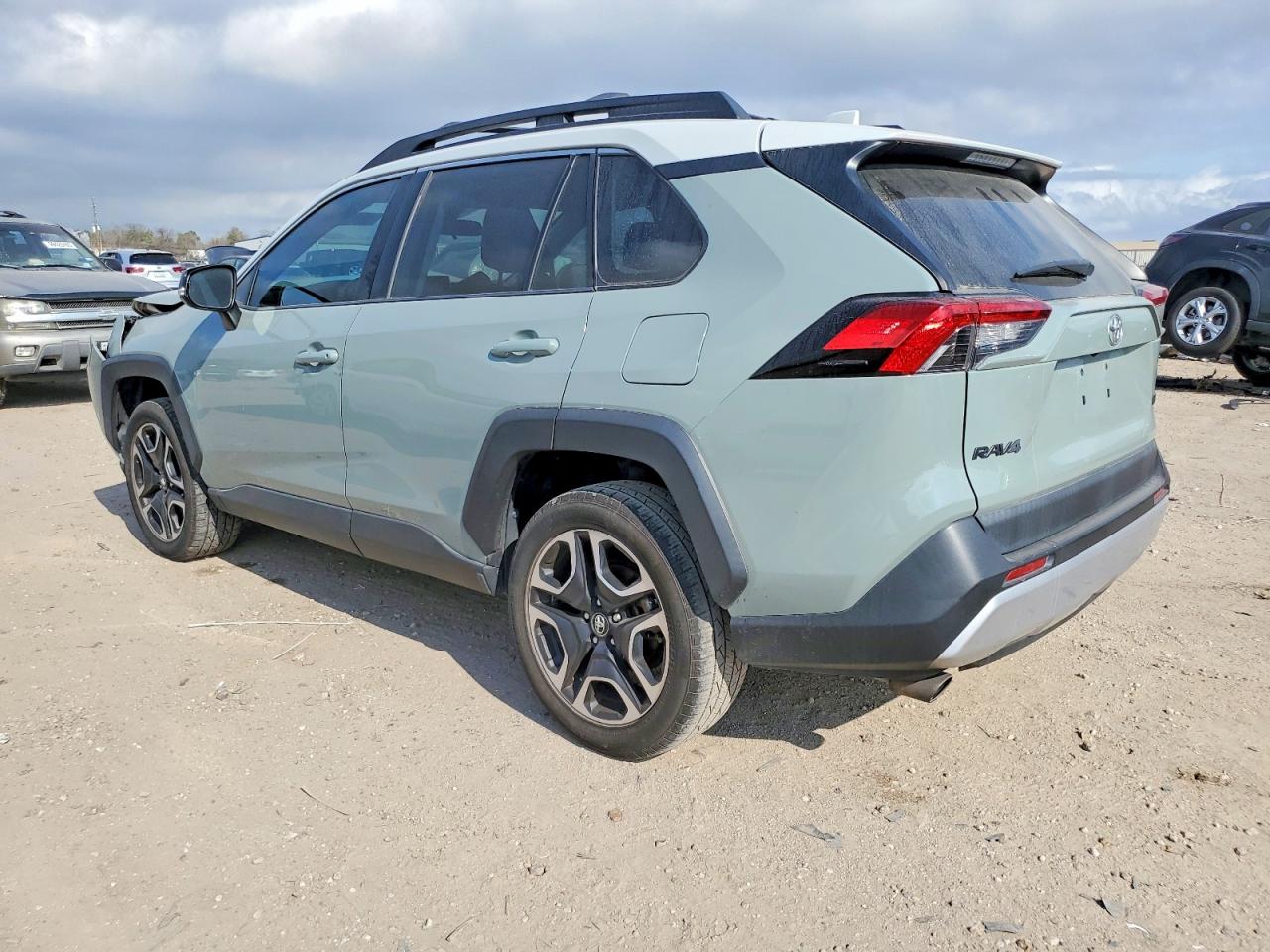 2019 TOYOTA RAV4 ADVENTURE photo 2