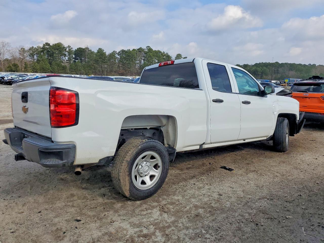 2018 CHEVROLET SILVERADO C1500 photo 3