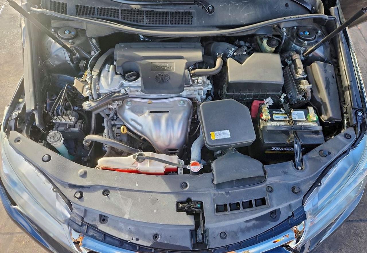2016 TOYOTA CAMRY SE photo 21