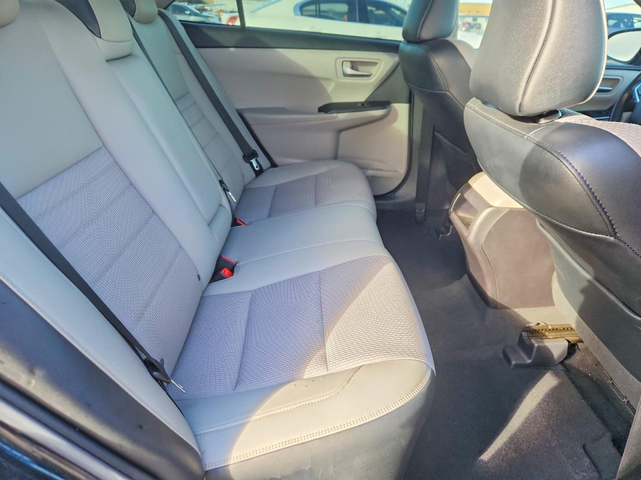 2016 TOYOTA CAMRY SE photo 19
