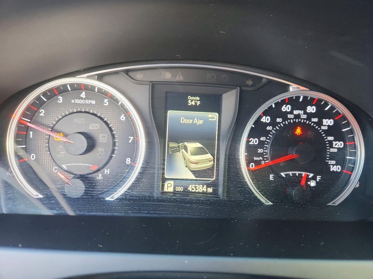 2016 TOYOTA CAMRY SE photo 17