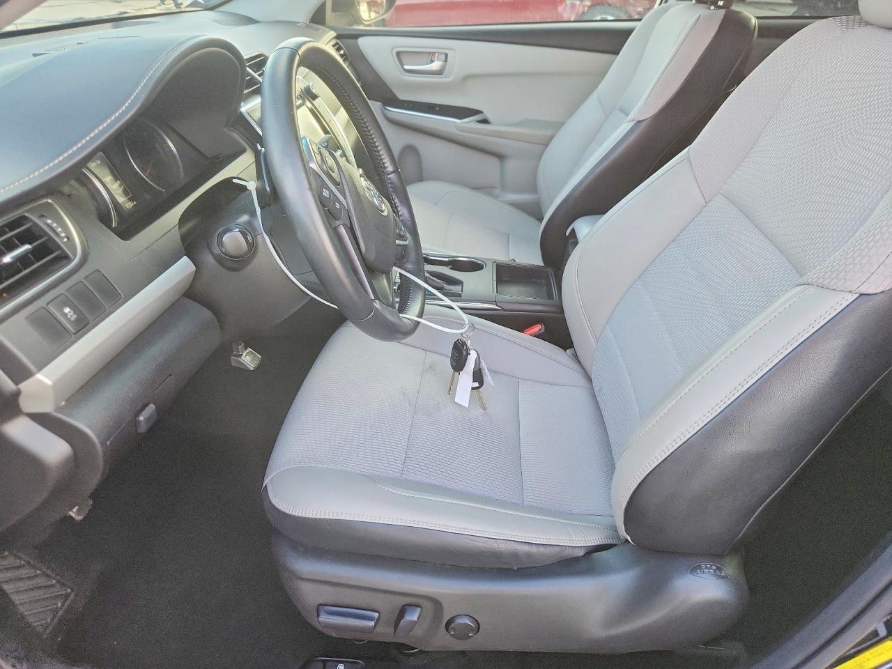 2016 TOYOTA CAMRY SE photo 13