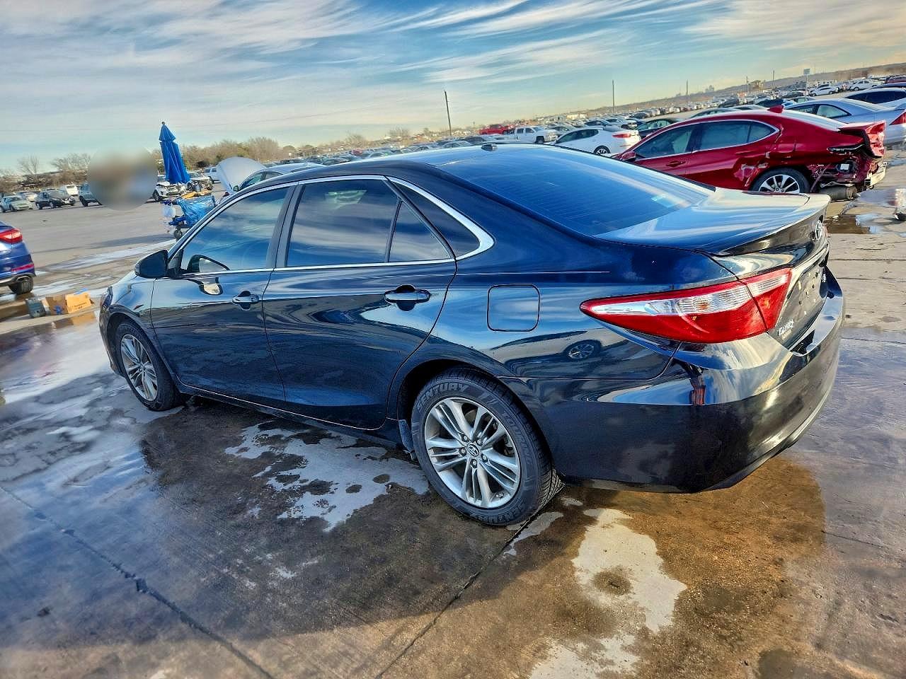 2016 TOYOTA CAMRY SE photo 3
