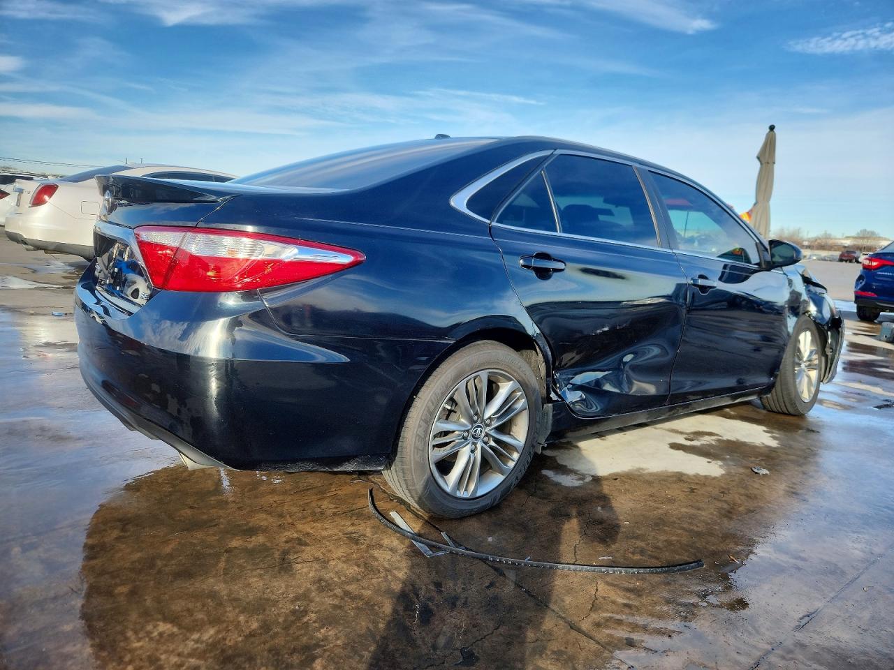 2016 TOYOTA CAMRY SE photo 5