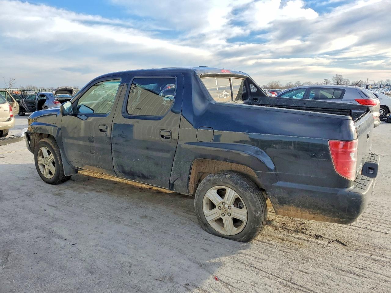 2011 HONDA RIDGELINE RTL photo 2