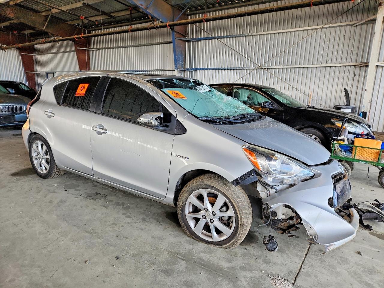 2015 TOYOTA PRIUS C photo 4