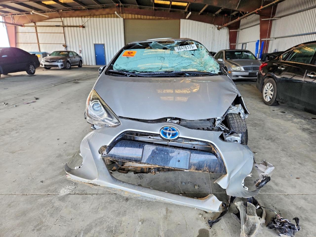 2015 TOYOTA PRIUS C photo 5