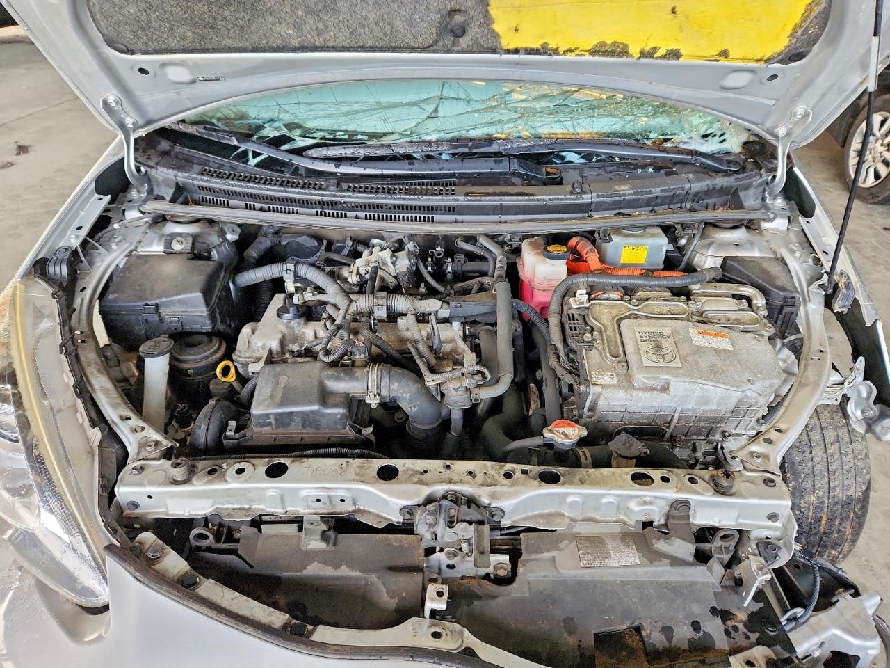 2015 TOYOTA PRIUS C photo 11