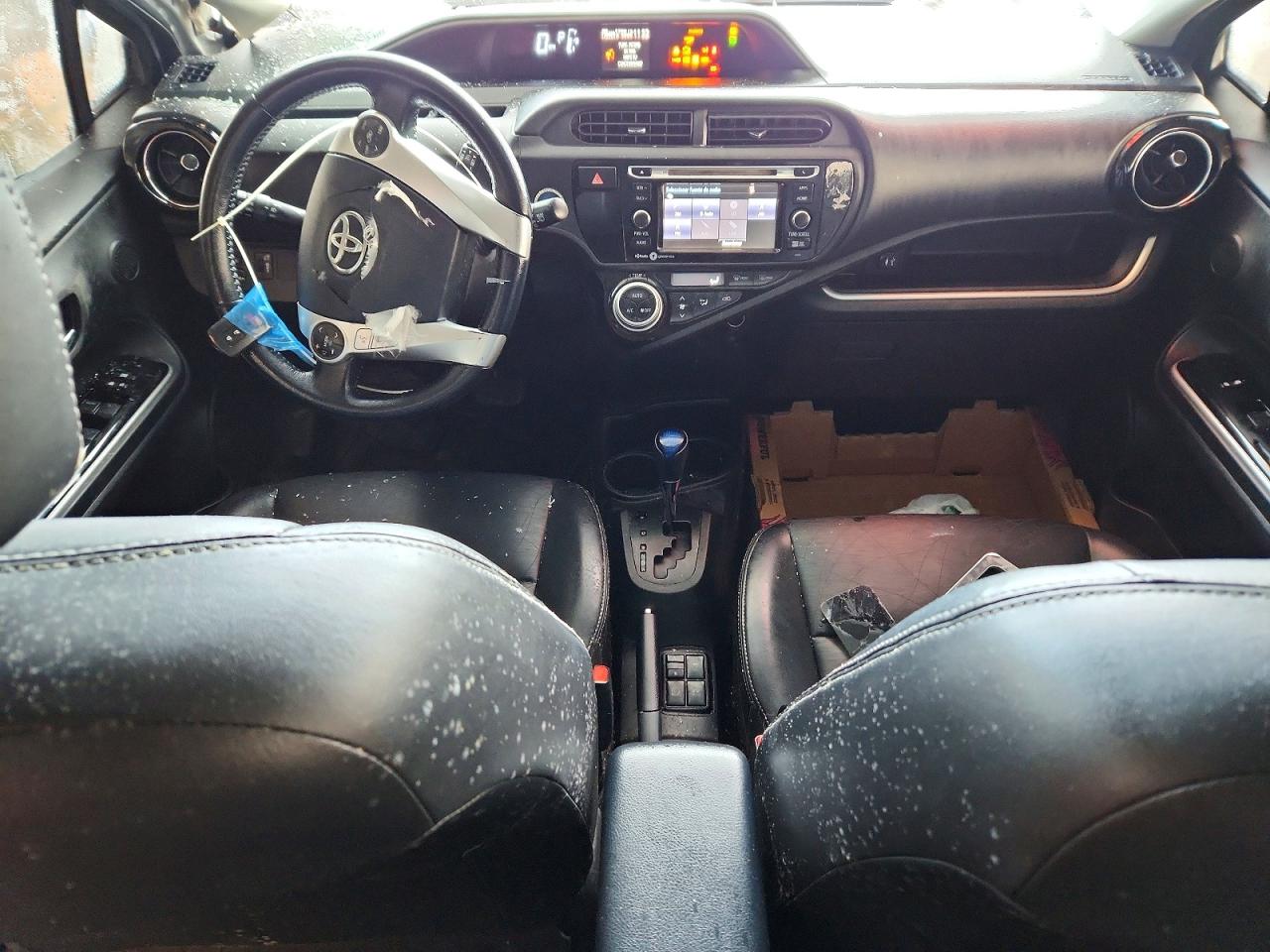 2015 TOYOTA PRIUS C photo 8