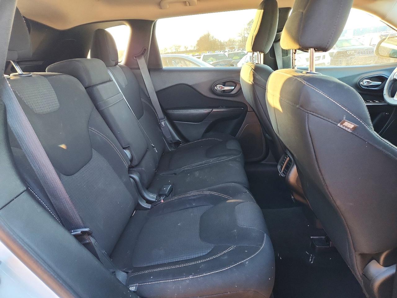2015 JEEP CHEROKEE LATITUDE photo 31