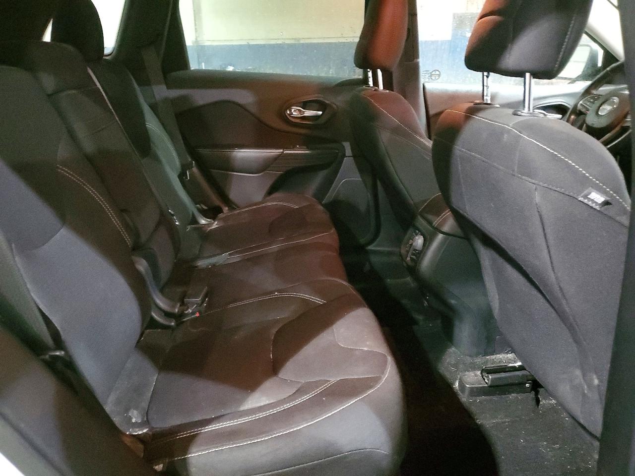 2015 JEEP CHEROKEE LATITUDE photo 11
