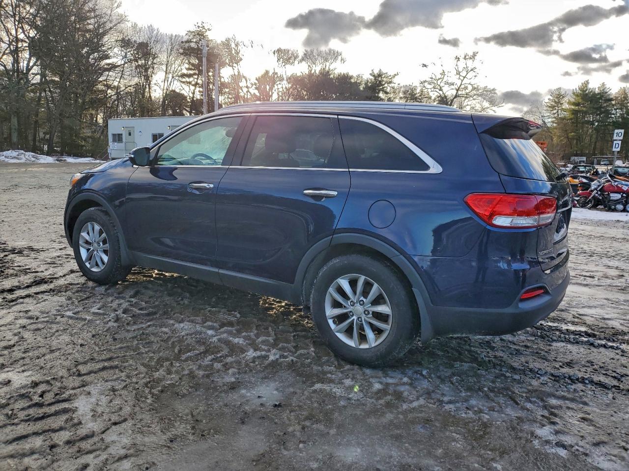 2016 KIA SORENTO LX photo 2