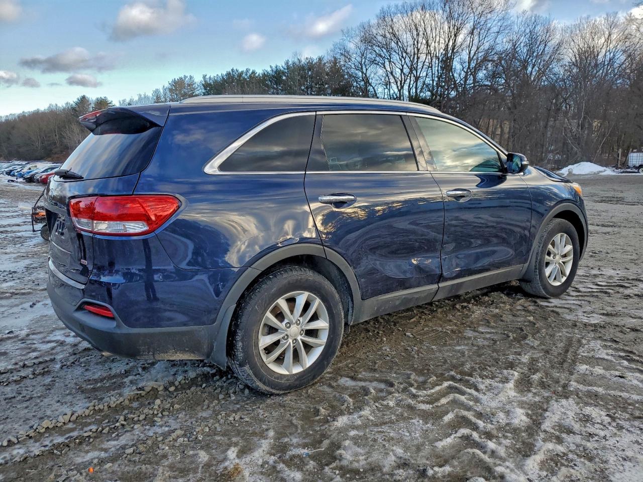 2016 KIA SORENTO LX photo 3
