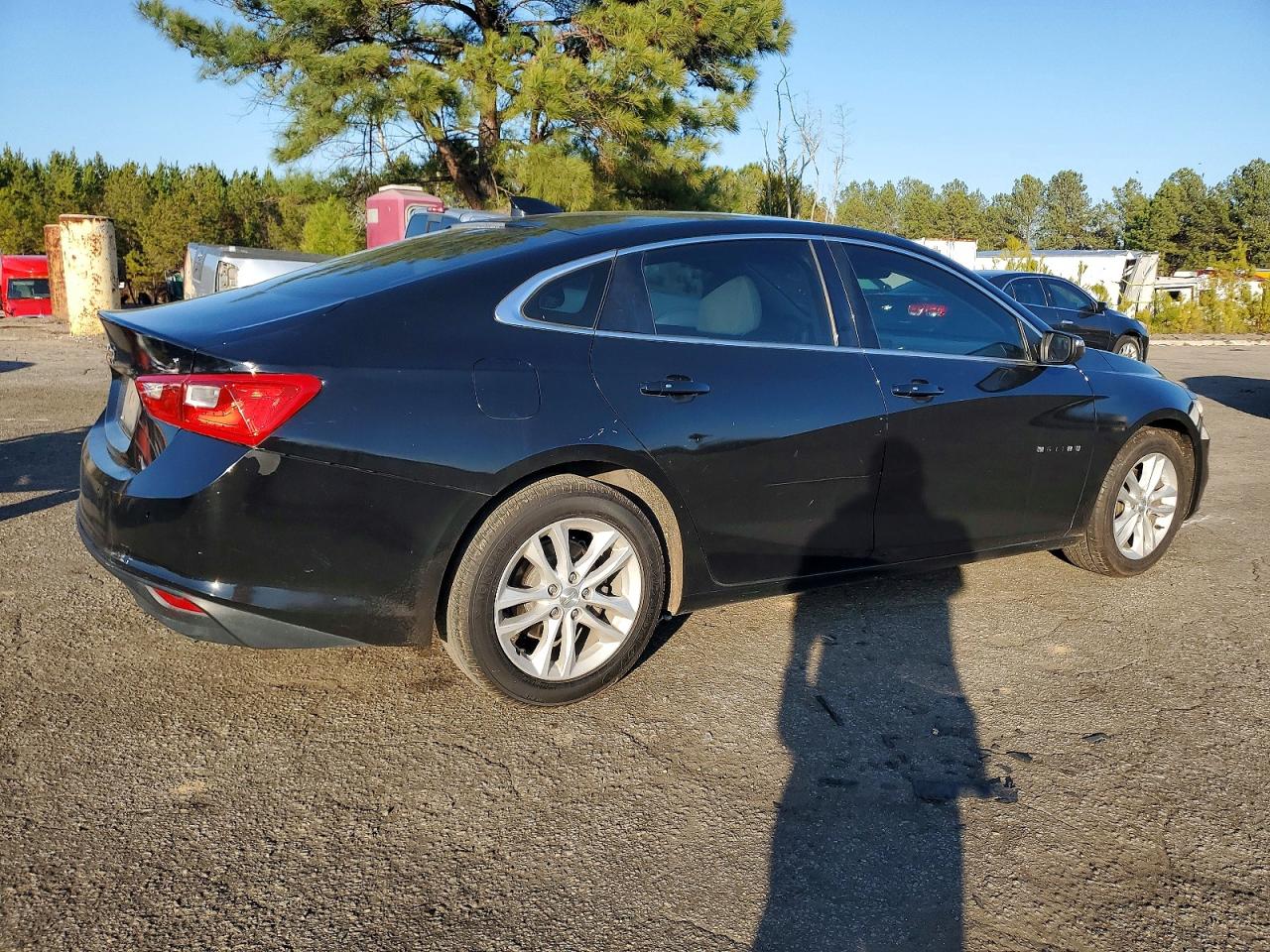 2017 CHEVROLET MALIBU LT photo 3