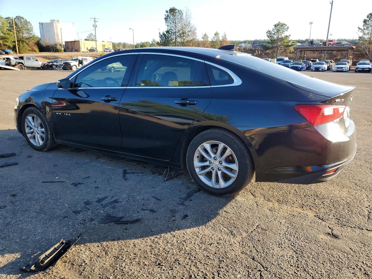 2017 CHEVROLET MALIBU LT photo 2