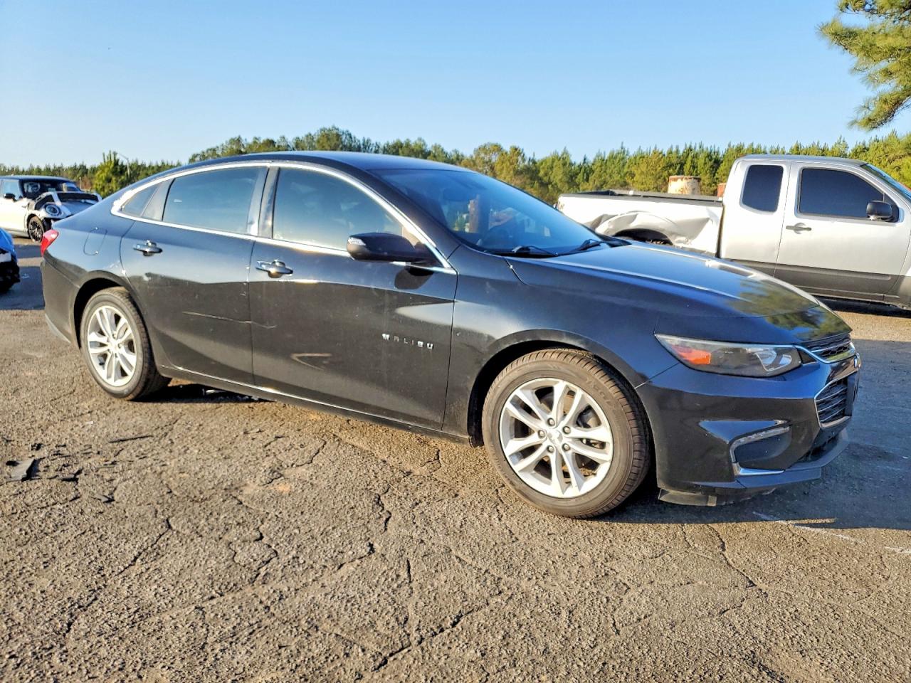2017 CHEVROLET MALIBU LT photo 4