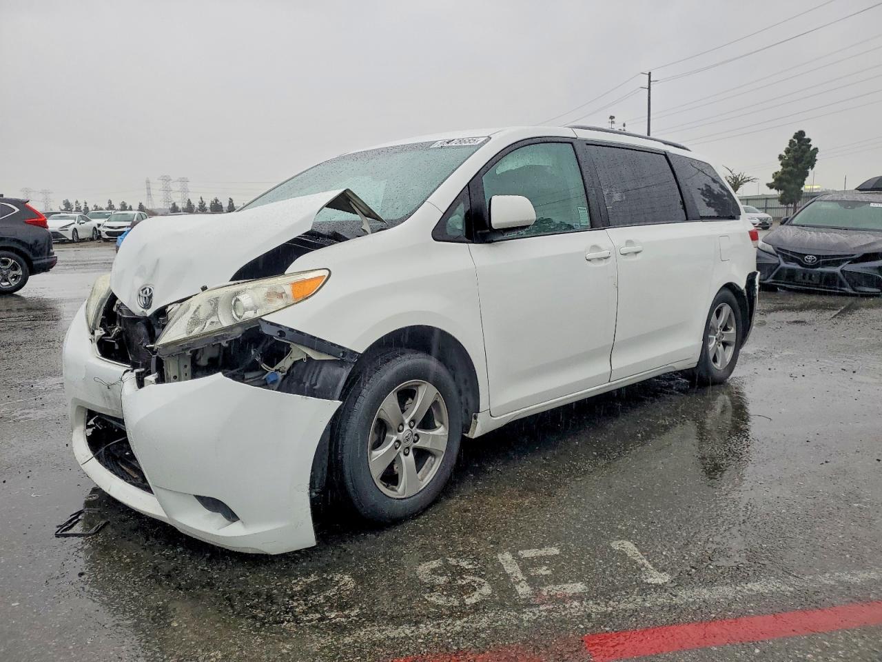2013 TOYOTA SIENNA