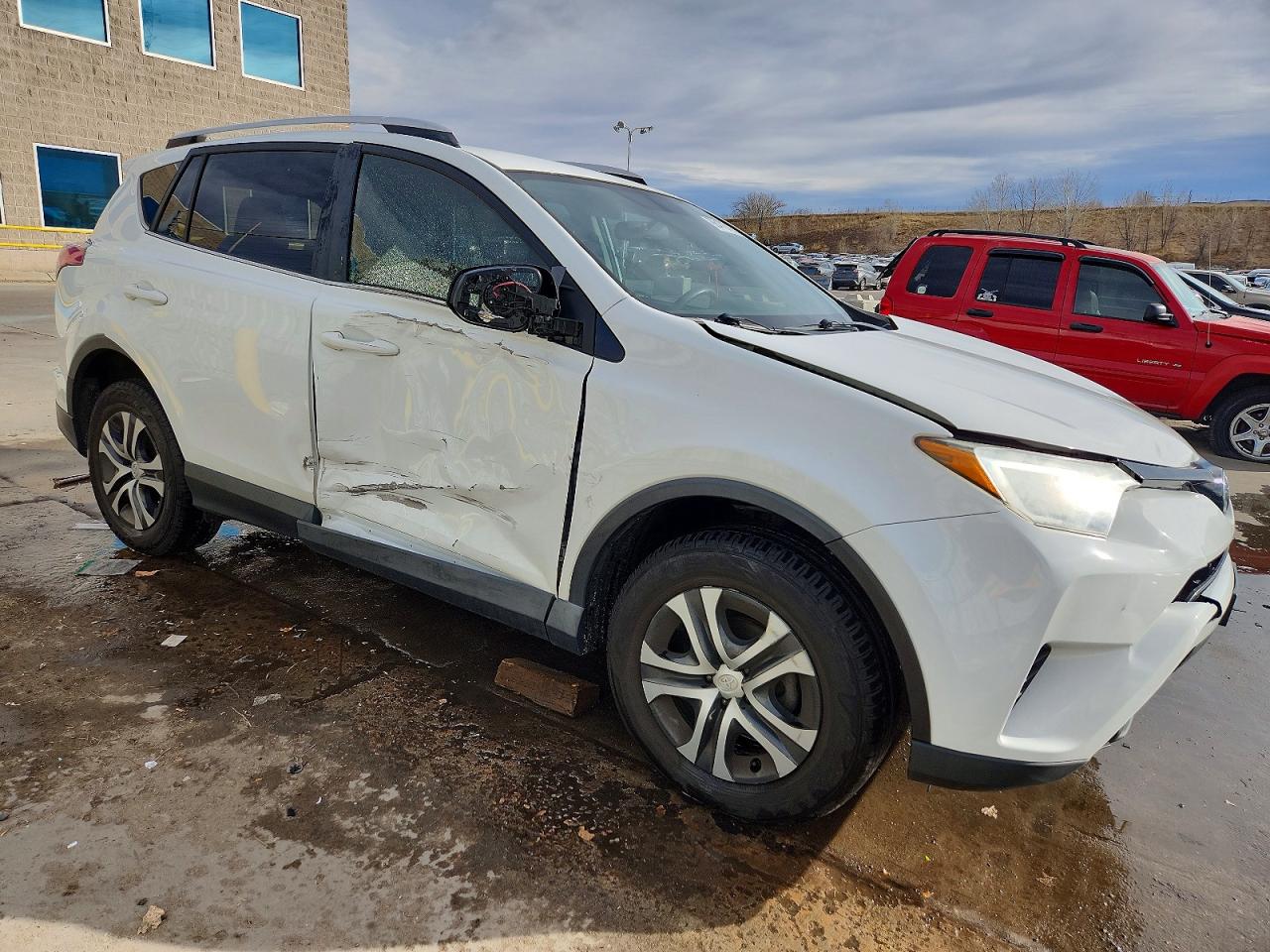 2016 TOYOTA RAV4 LE photo 4