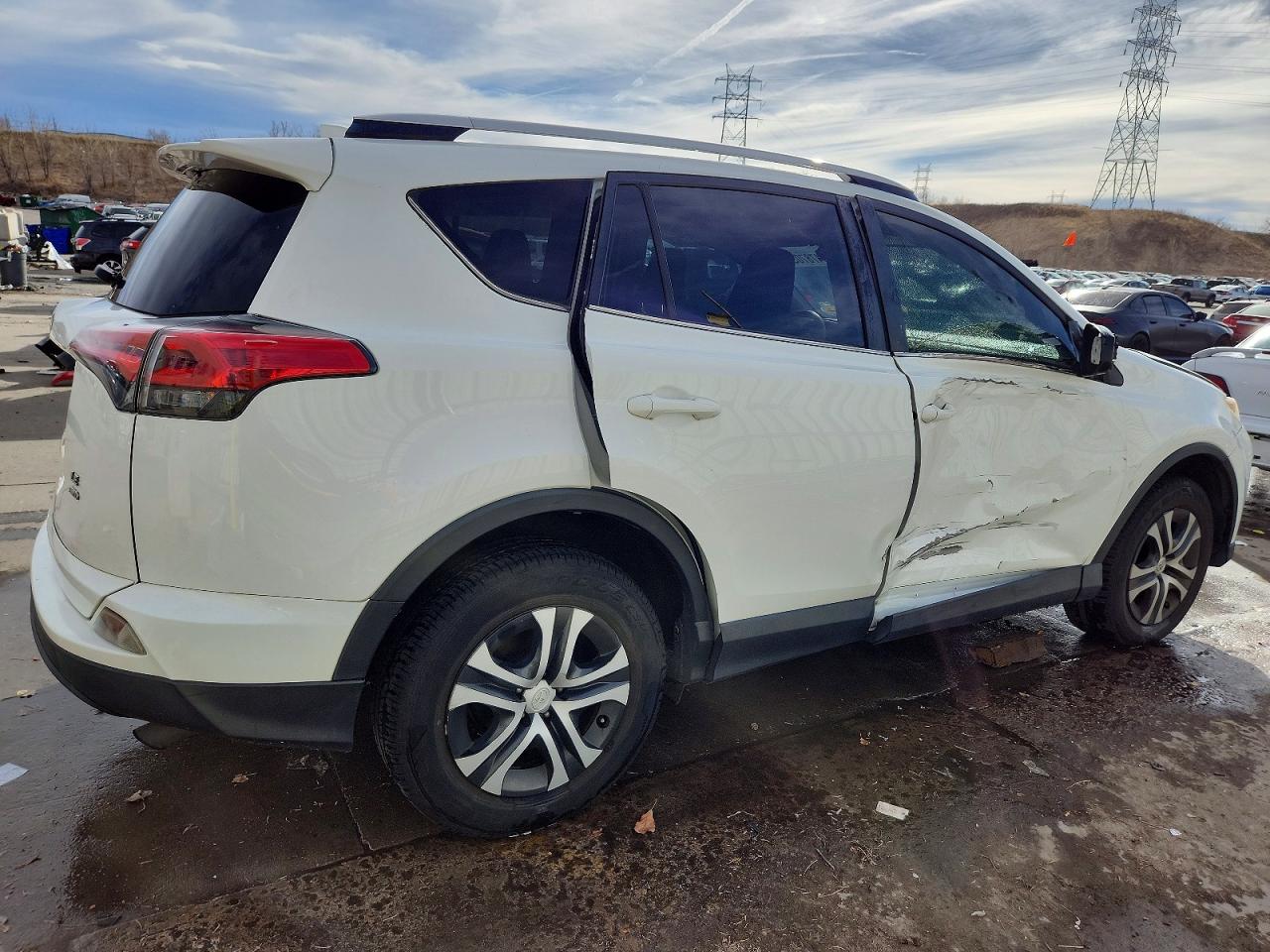 2016 TOYOTA RAV4 LE photo 3