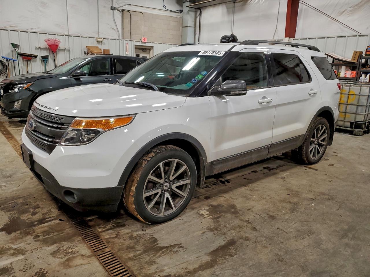 2015 FORD EXPLORER XLT photo 2