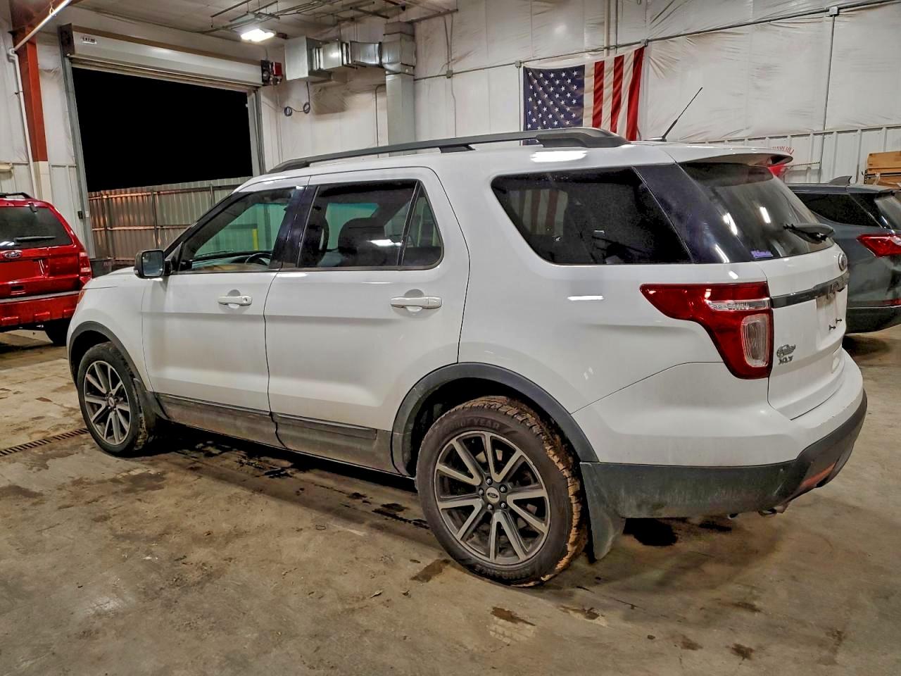 2015 FORD EXPLORER XLT photo 3