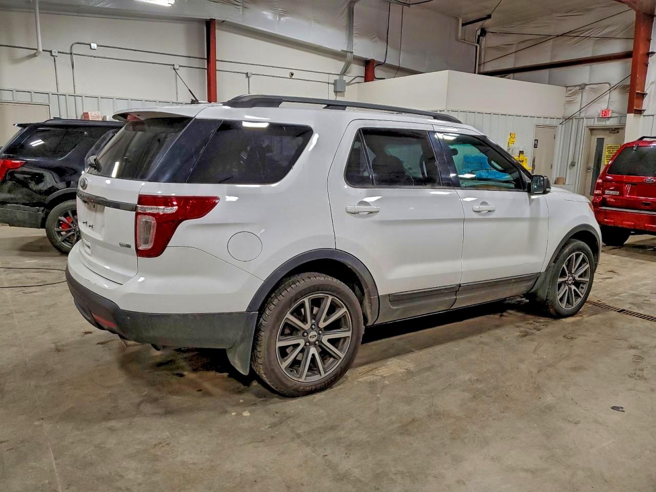 2015 FORD EXPLORER XLT photo 5
