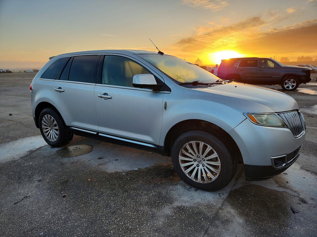2011 LINCOLN MKX photo 4