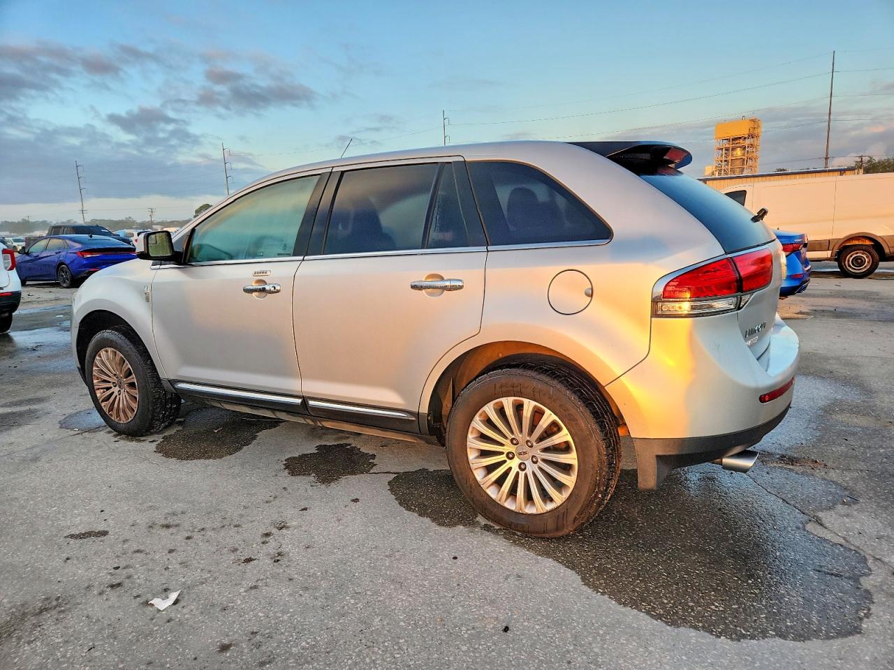 2011 LINCOLN MKX photo 2