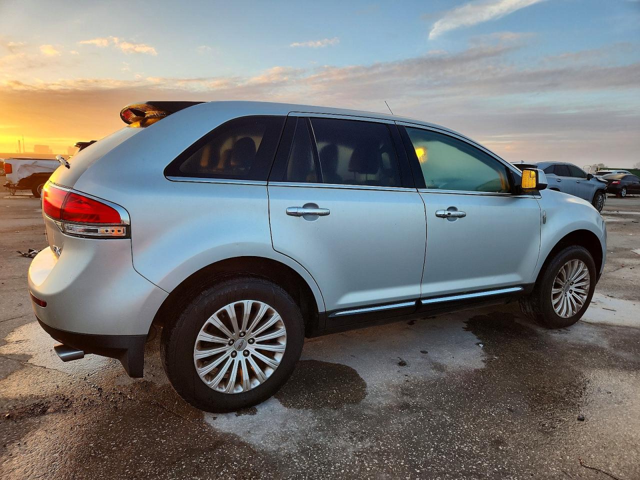 2011 LINCOLN MKX photo 3