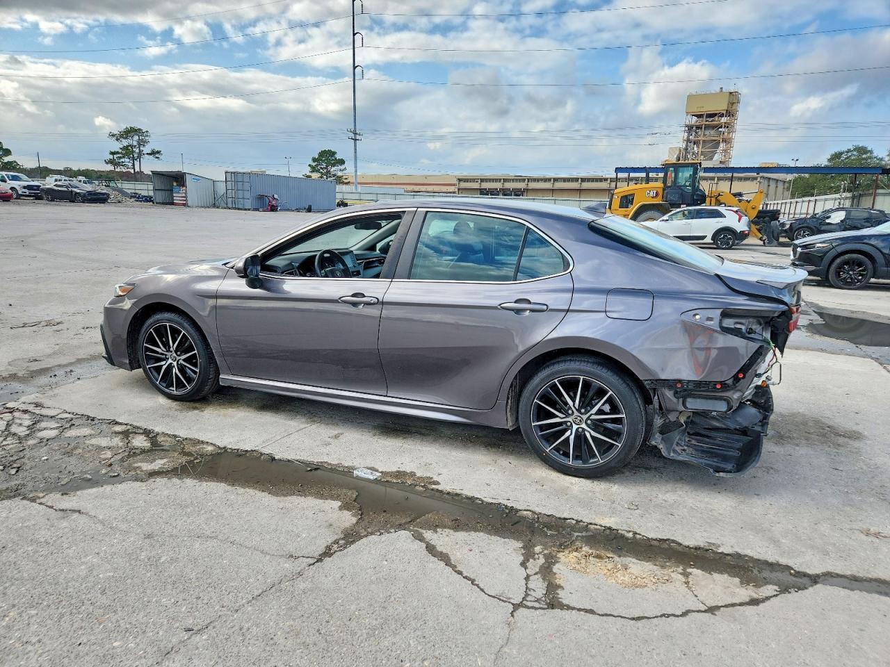 2021 TOYOTA CAMRY SE photo 3
