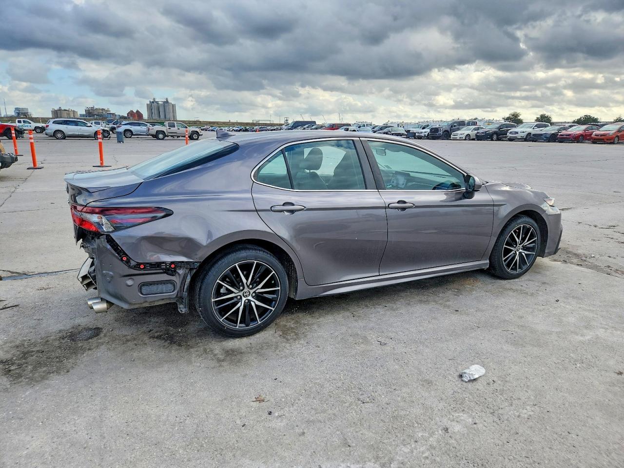 2021 TOYOTA CAMRY SE photo 5
