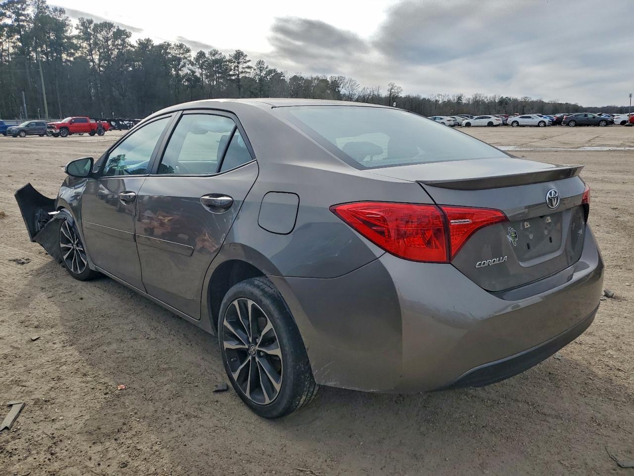 2018 TOYOTA COROLLA L photo 2