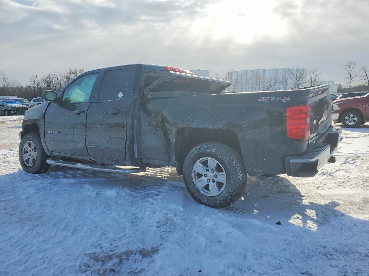 2016 CHEVROLET SILVERADO K1500 LT photo 2