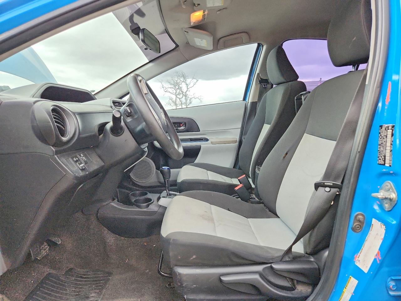 2012 TOYOTA PRIUS C photo 7