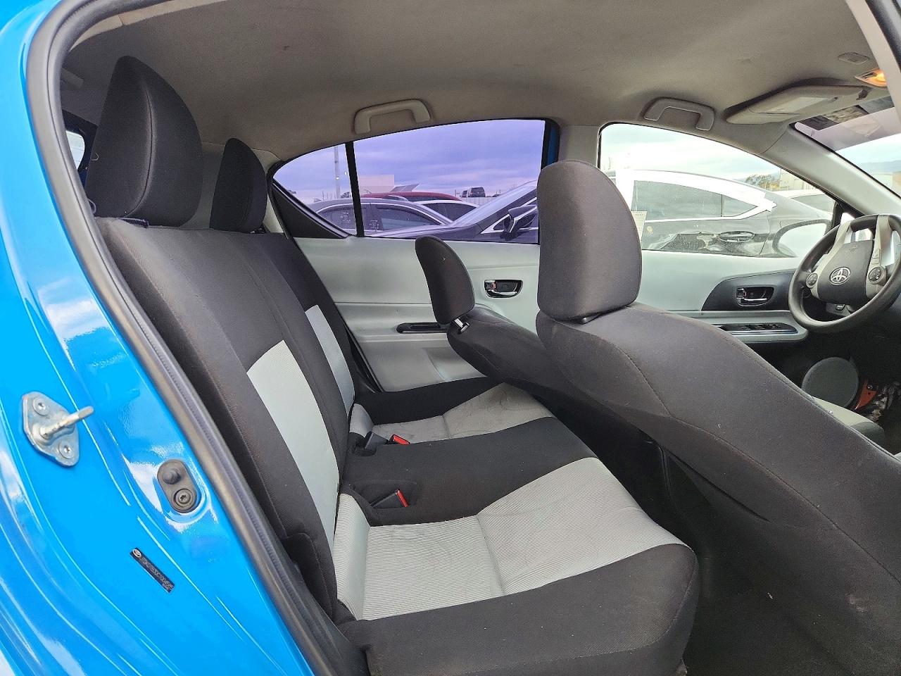 2012 TOYOTA PRIUS C photo 10