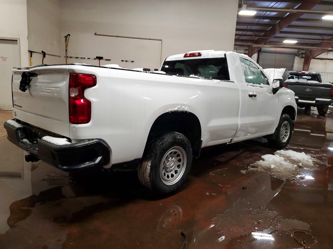 2025 CHEVROLET SILVERADO C1500 photo 3
