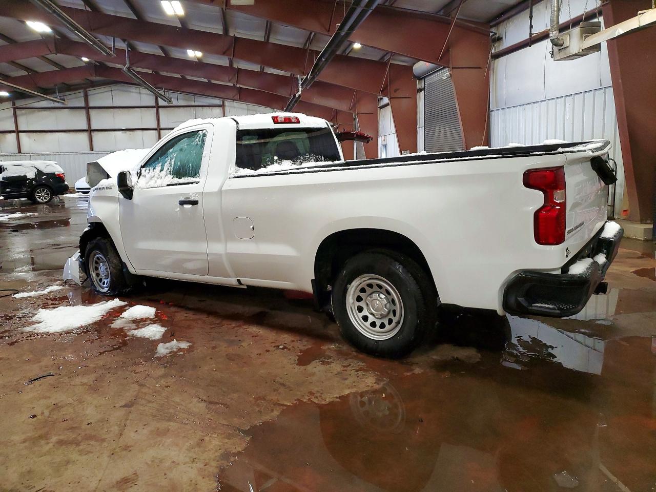 2025 CHEVROLET SILVERADO C1500 photo 2